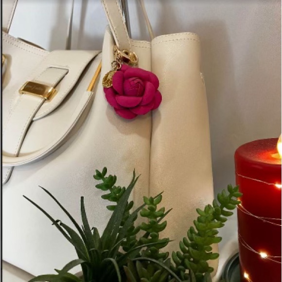 CAMELLIA BAG CHARM KEYCHAIN LEATHER FLOWER HANDMADE MULTIPLE COLORS AVAILABLE - Picture 1 of 16